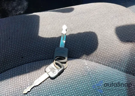 2000 Ford Crown Victoria Police Interceptor из США, поврежденный, VIN 2FAFP71W9YX208897